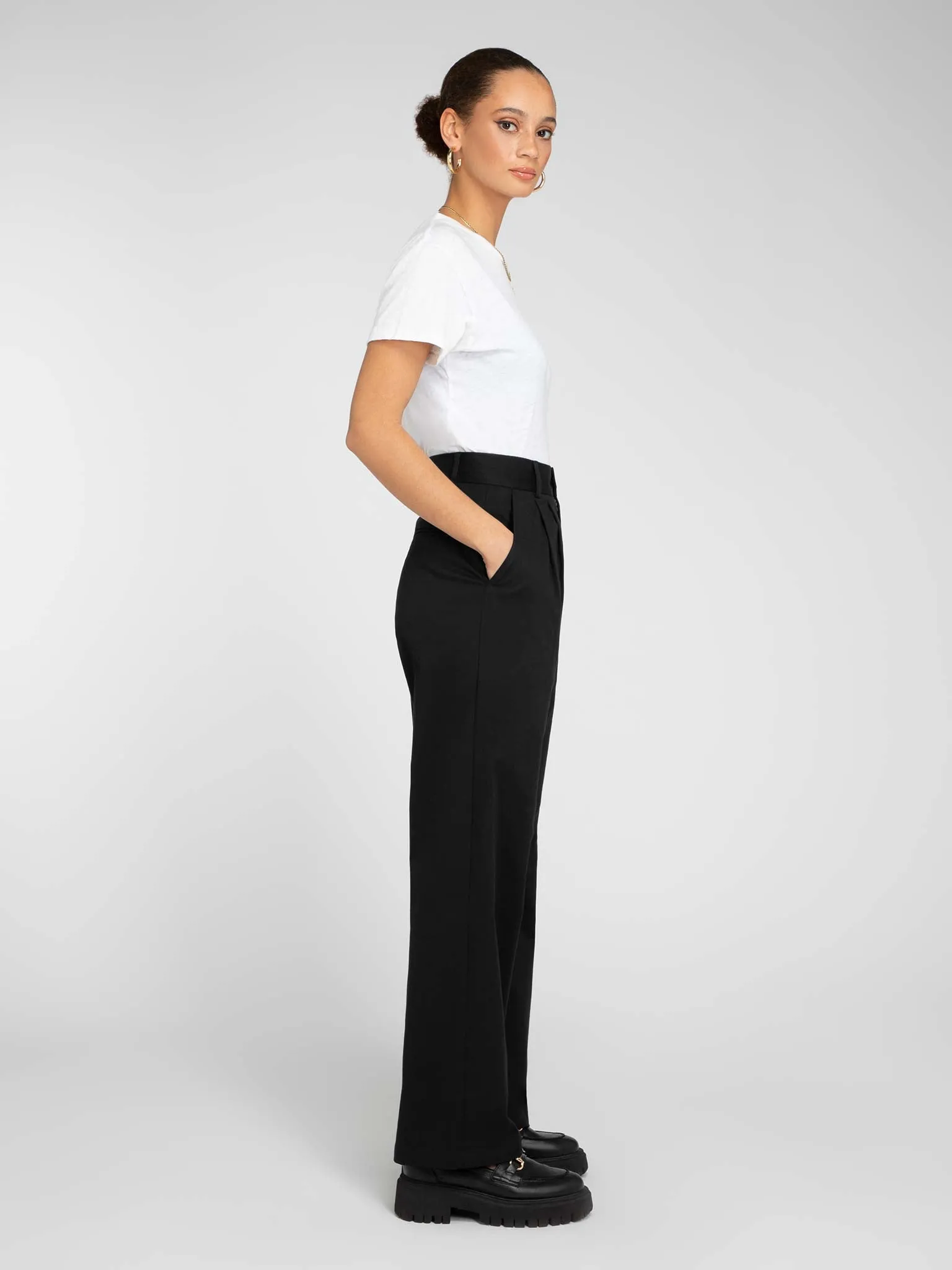 Cinnamon Relaxed Trousers in Black Linen