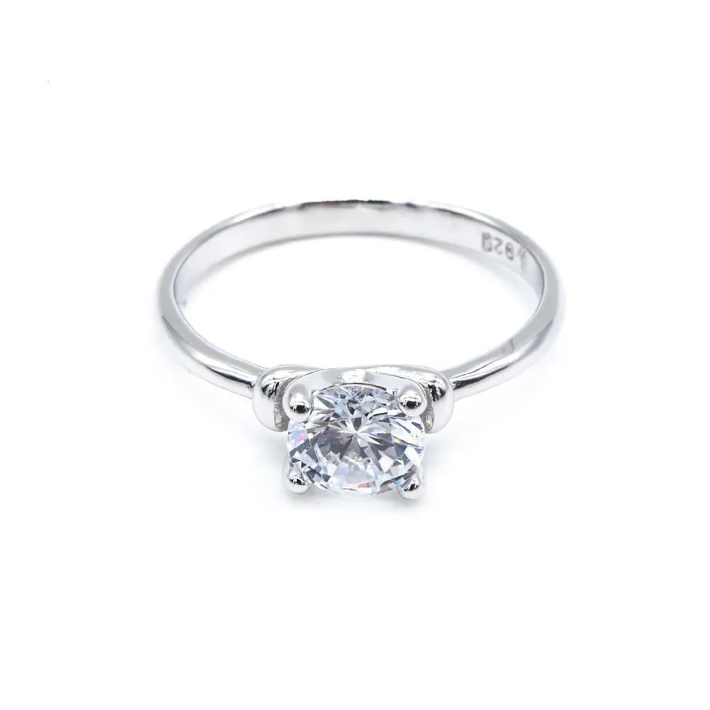 Lasso Design Traditional Engagement Ring