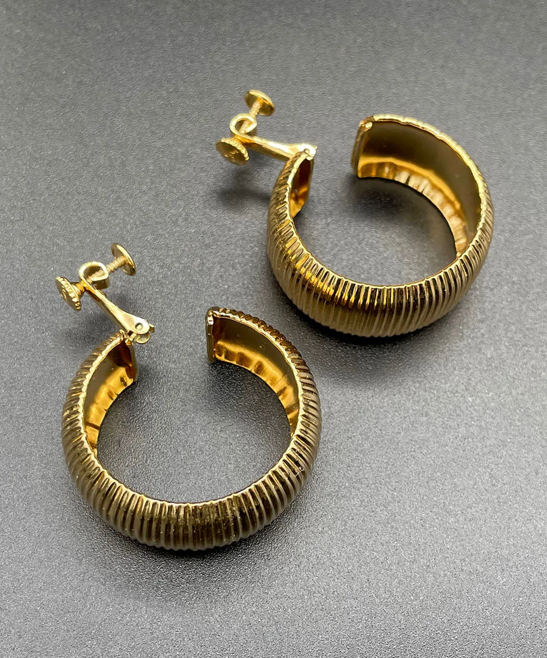 【USA輸入】ヴィンテージ VENDOME ラージ フープ イヤリング/Vintage VENDOME Large Hoop Clip On Earrings