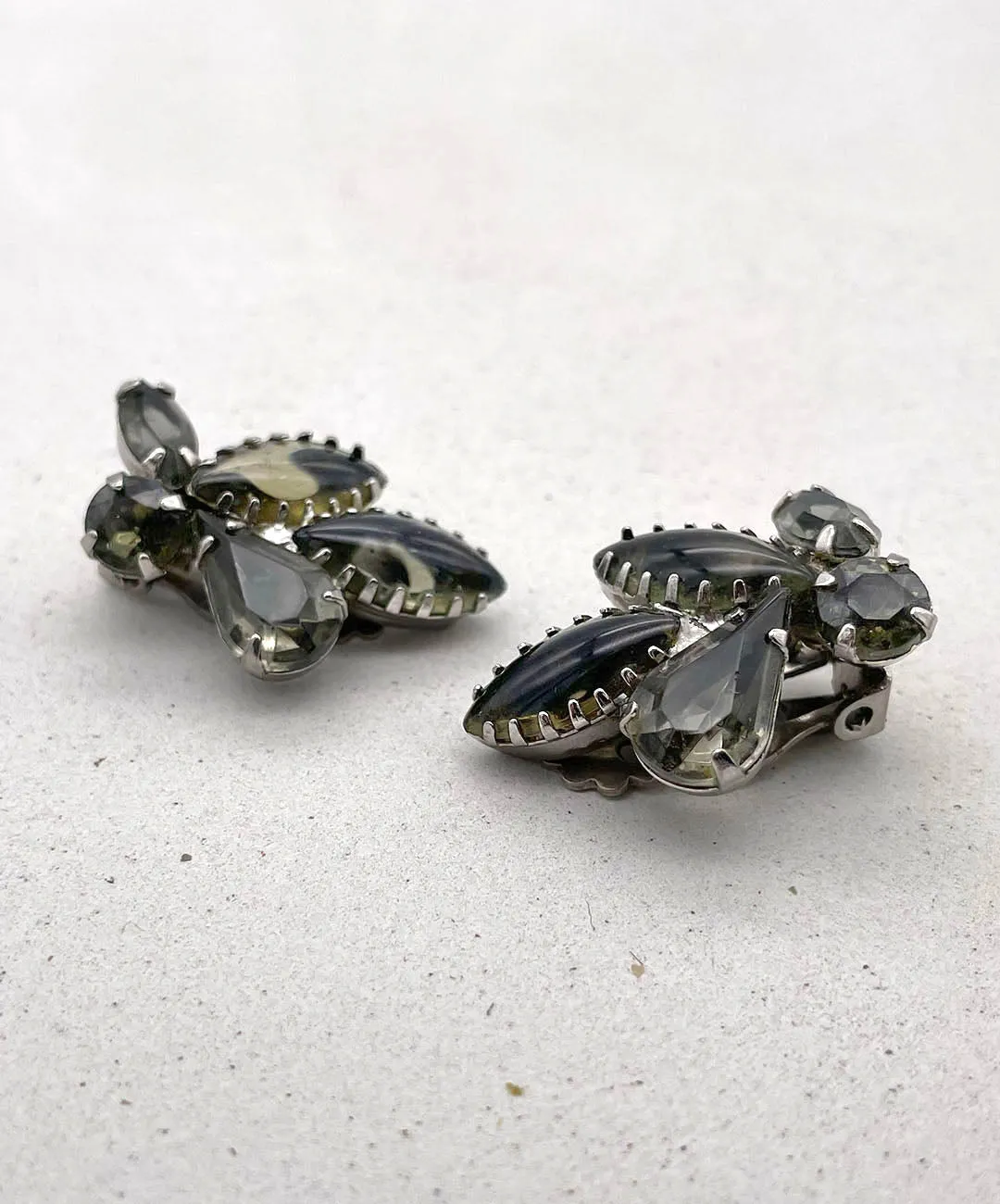 【USA輸入】ヴィンテージ カーキグレー ビジュー イヤリング/Vintage Khaki Gray Aurora Clip On Earrings