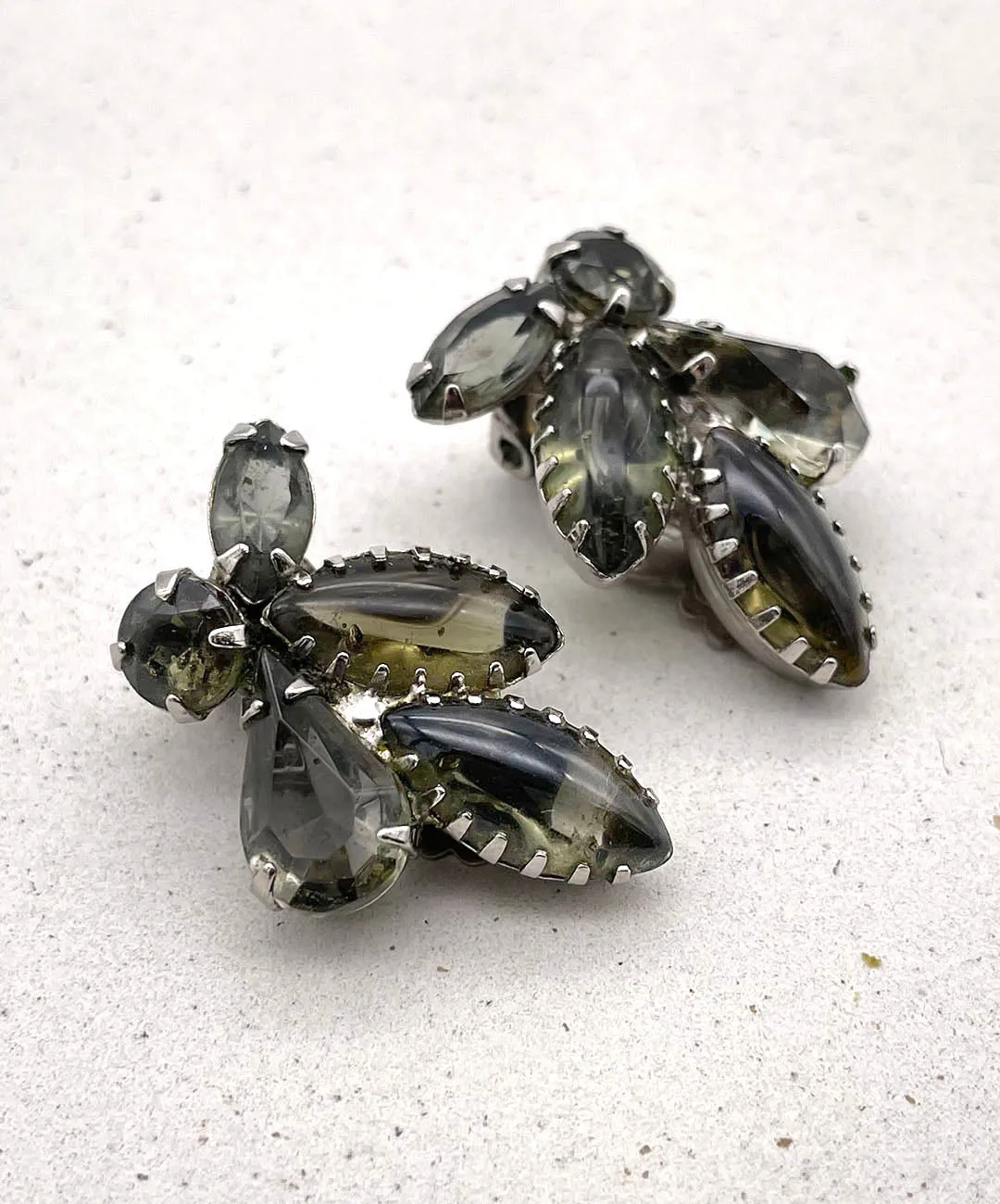 【USA輸入】ヴィンテージ カーキグレー ビジュー イヤリング/Vintage Khaki Gray Aurora Clip On Earrings