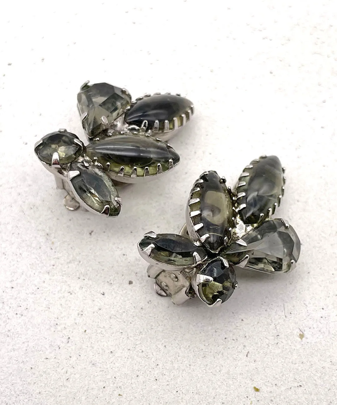 【USA輸入】ヴィンテージ カーキグレー ビジュー イヤリング/Vintage Khaki Gray Aurora Clip On Earrings