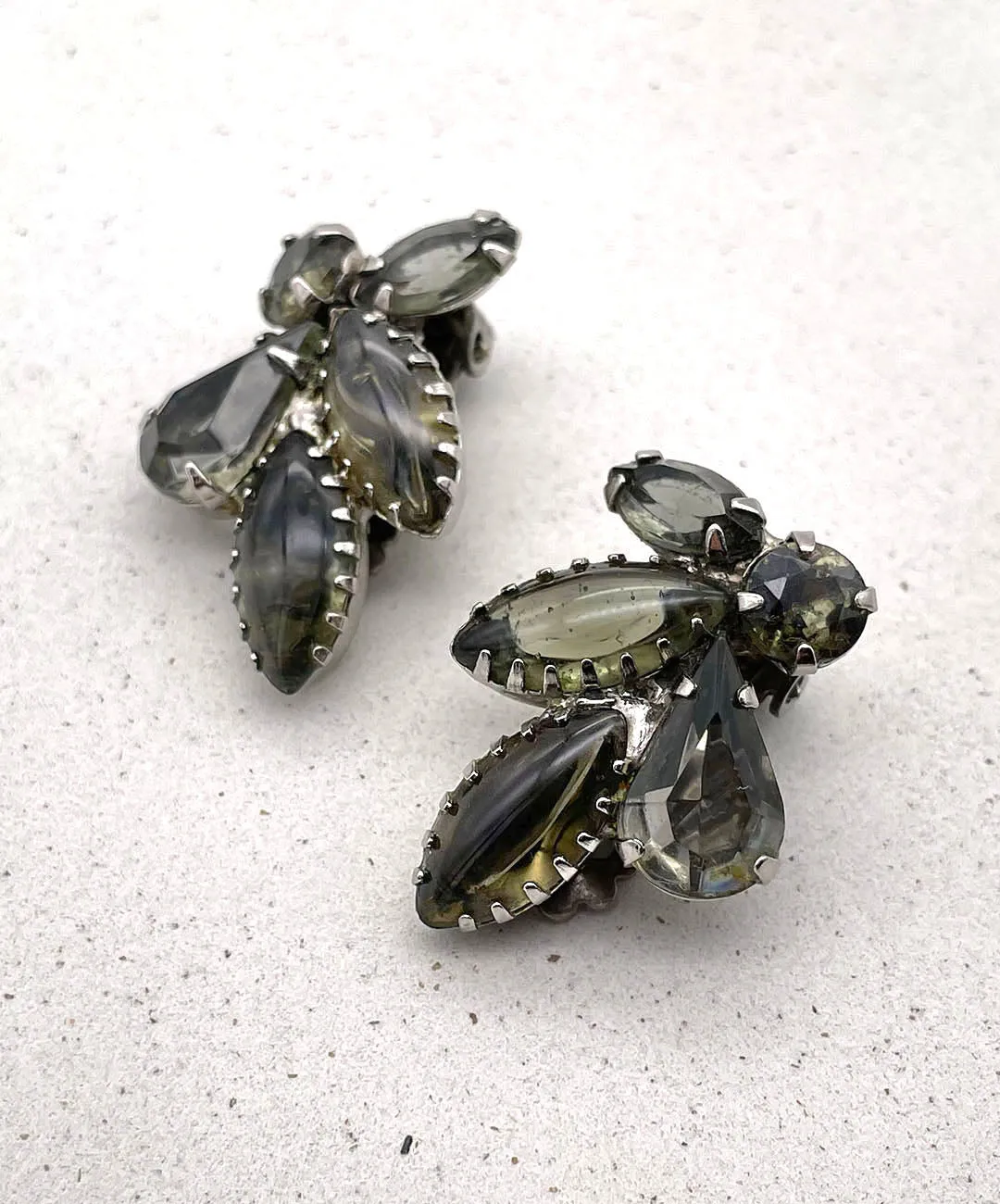 【USA輸入】ヴィンテージ カーキグレー ビジュー イヤリング/Vintage Khaki Gray Aurora Clip On Earrings